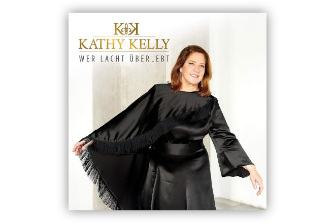 Das neue Album "Wer lacht überlebt" von Kathy Kelly ist ab sofort erhältlich.