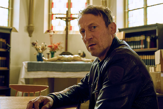 Tatort "Schweigen": Thorsten Falke (Wotan Wilke Möhring) im Kloster.