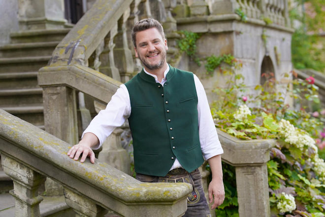 Mit viel Neugier besucht Bauernreporter Ralf Herrmann die Bauern und Bäuerinnen von "Bauer sucht Frau".