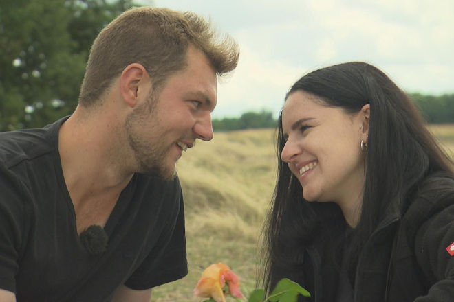 Heute bei "Bauer sucht Frau": Michi und Valentina sind verknallt ineinander.